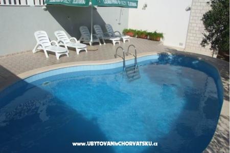 апартаменты Villa MANDINA с бассейном фото 5
