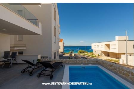 Dolphin view + pool by the beach фото 2