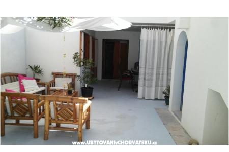 Renovated old house near sea in Pag фото 3