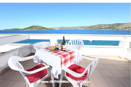 Vinka apartments DIREKT NA PLAŽI Рогозница Хорватия