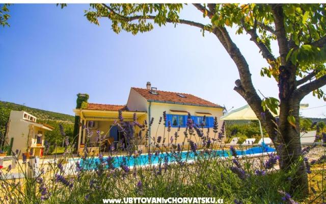 Villa Romansa- 22 km from Split – Проживание Сплит, Хорватия