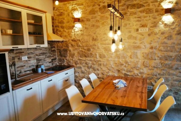 Dalmatinska kamena kuća – фото 24